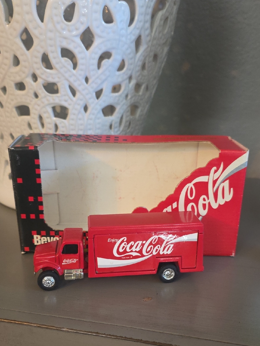 CocaCola Die Cast Metal Beverage Truck Collectible
